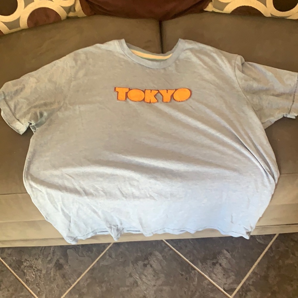 Old navy blue XL short sleeved tee shirt